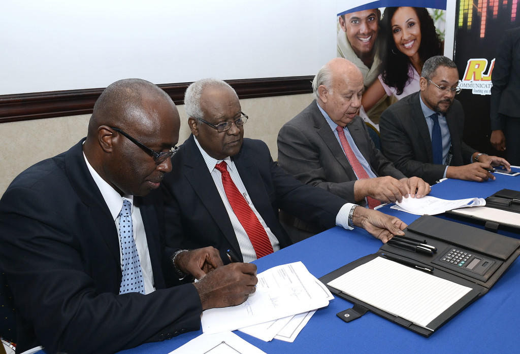 Signing between Gleaner and the RJR Communications group at the Jamaica Pegasus Hotel on Wednesday 5.8.2015 